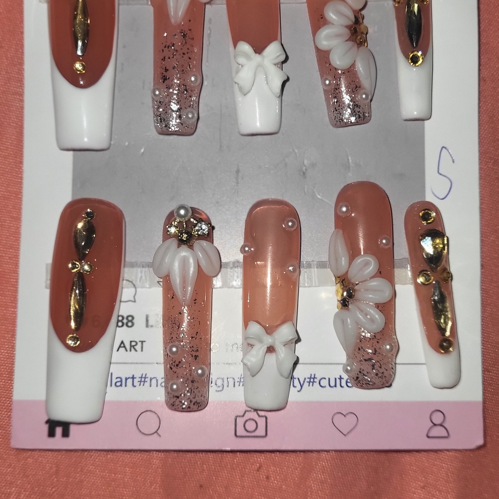 Elegant Floral Nail Art Set in Peach and White